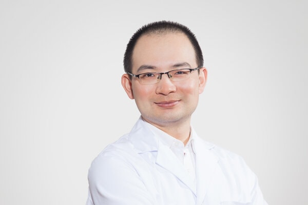 Porträt von Xingfang Liu, stellvertretender medizinischer Leiter bei TCM Ming Dao