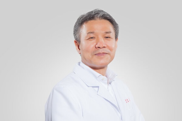 Porträt von Prof. Dr. Yiming Li, medizinische Leitung bei TCM Ming Dao