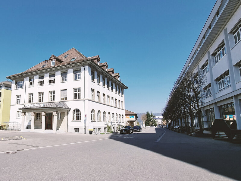 Außenansicht der TCM Ming Dao Praxis im Haus Lenzbürgi in Lenzburg​