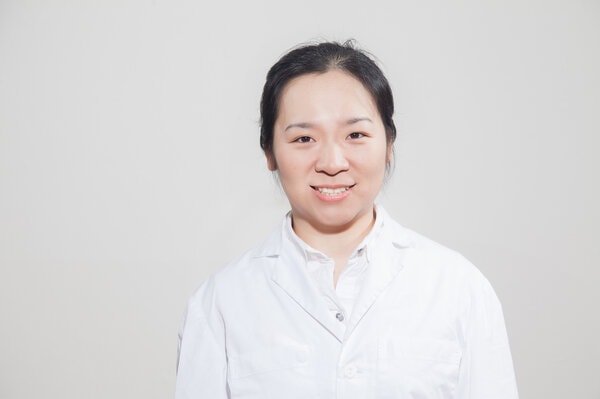 Porträt von Zhenghong Li, TCM-Spezialistin bei TCM Ming Dao
