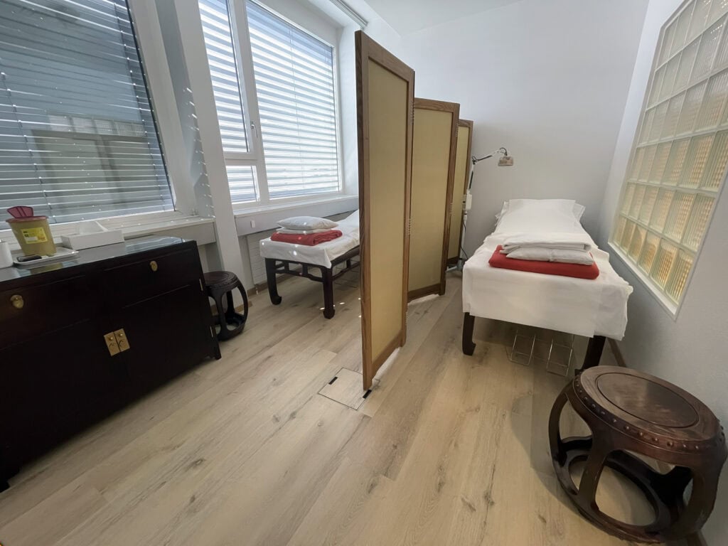 Behandlungsraum bei TCM Ming Dao | Langhaus 4, 5400 Baden