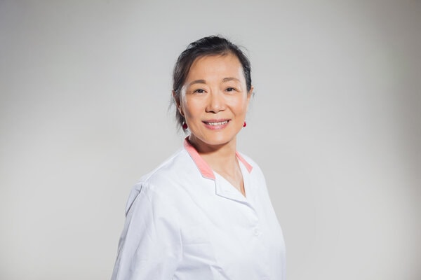Porträt von Ping Jiang, TCM-Ästhetikerin bei TCM Ming Dao​