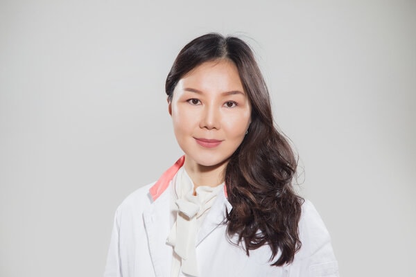 Porträt von Ling Scherzer, TCM-Assistentin bei TCM Ming Dao